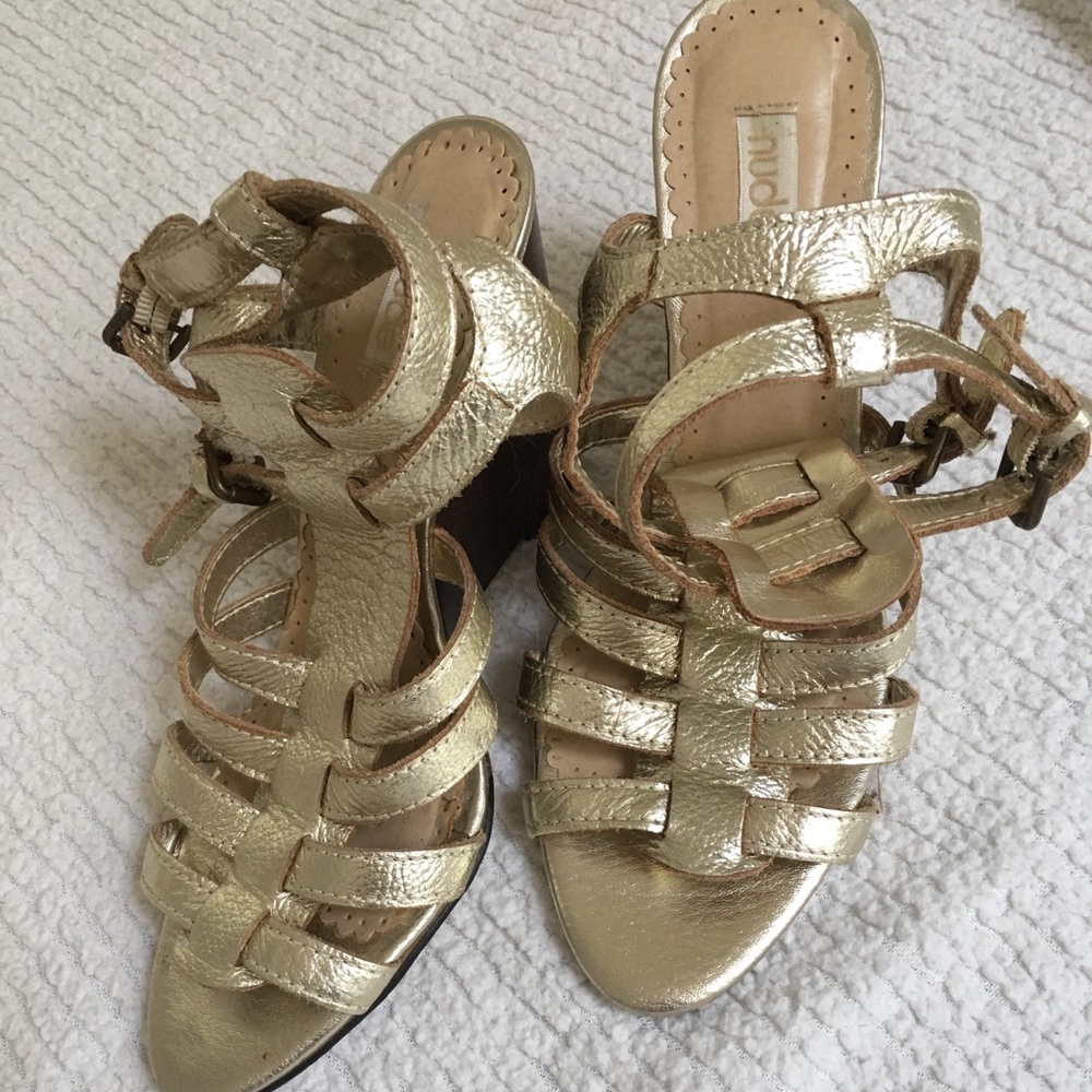 Softest Leather Gold Wedge Heeled Sandals 🤩